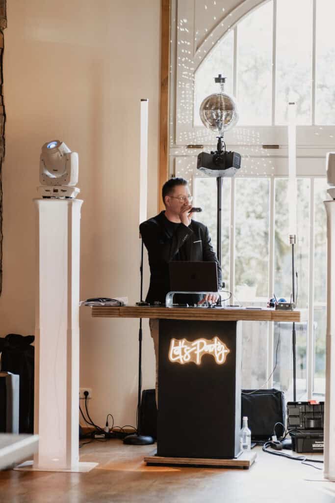 DJ bei einer Hochzeit, Miriam Weimer, Hochzeitsdj, Eventmusik, Feier.